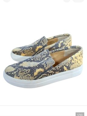 Vince Camuto Korli Snakeskin Slip On Sneaker Size 7